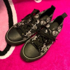 Hot Topic skull shoes, for the emo inside of you 🖤☠️